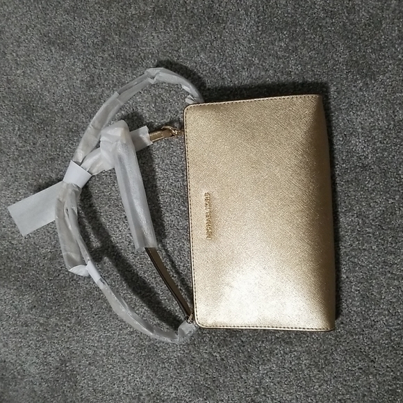 NWT Michael Kors Jet Set Travel Large Crossbody Clutch in Pale Gold - Picture 3 of 10